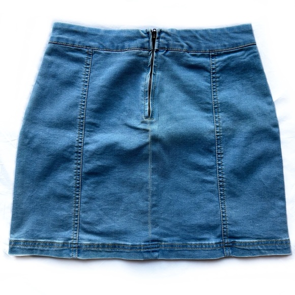 Forever 21 Womens Medium Light Blue Jean Denim Mini Skirt Slits Zipper Back - Picture 2 of 3